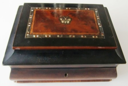 M542M ANTIQUE C 1850S SEWING BOX W/TOOLS